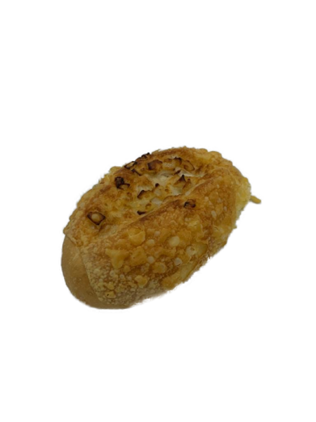 Afbeelding van Witte krokante tarwebol met uien en kaas