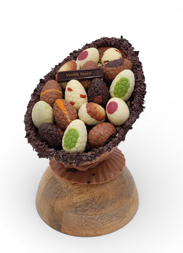 Afbeelding van Gevulde eierschaal schuin op voet